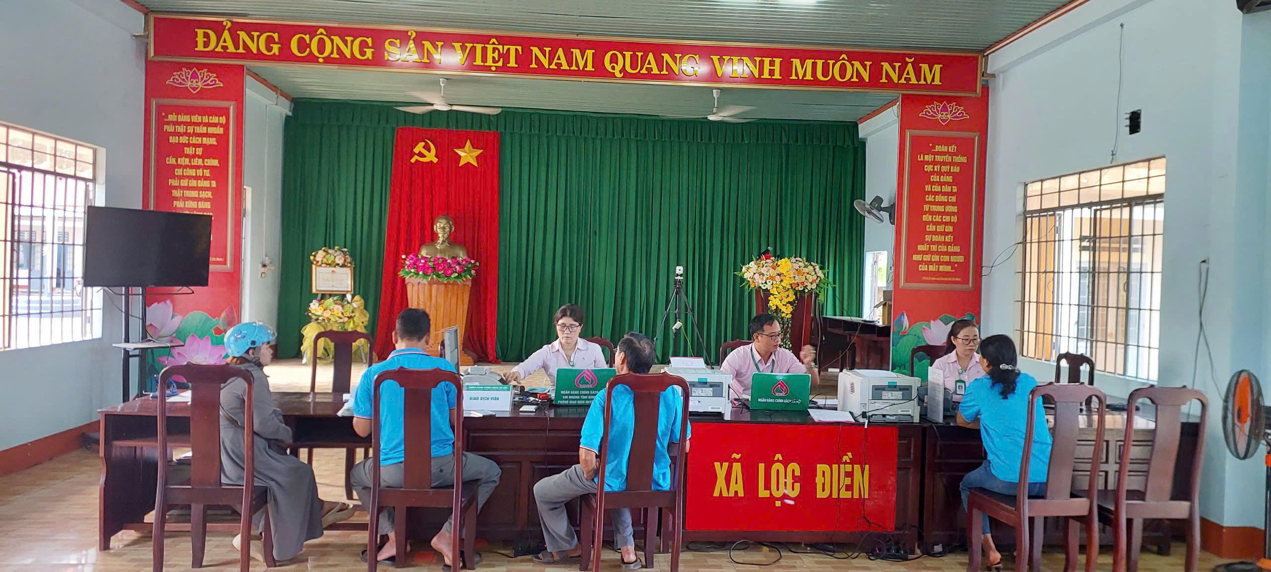 Tổ tiết kiệm và vay vốn - cầu nối đưa tín dụng chính sách đến với người dân